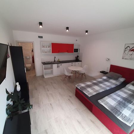 Ancsi Apartmanhaz Balatonlelle Buitenkant foto