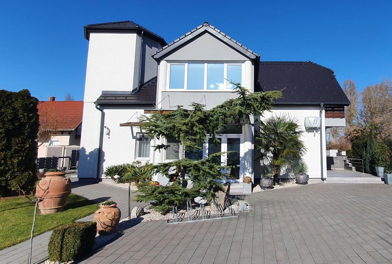 Ancsi Apartmanhaz Balatonlelle Buitenkant foto