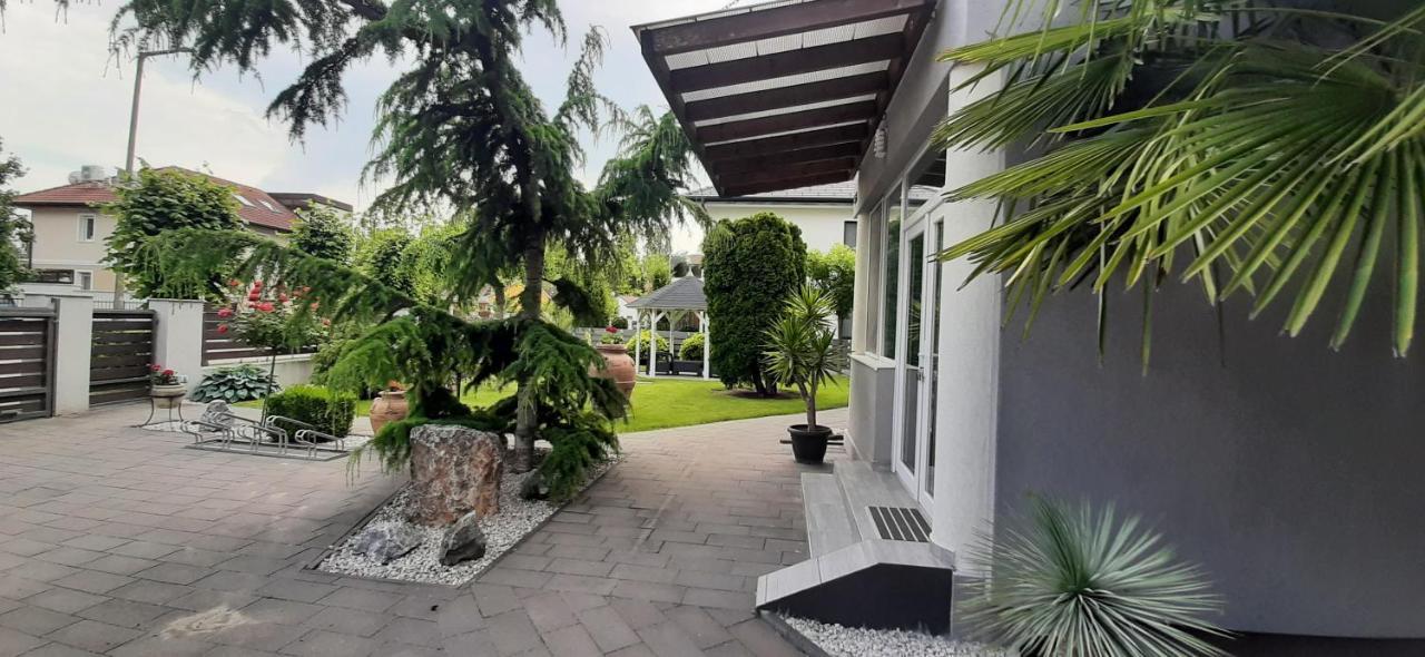 Ancsi Apartmanhaz Balatonlelle Buitenkant foto
