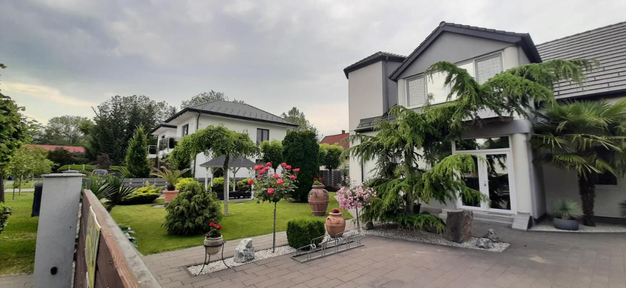 Ancsi Apartmanhaz Balatonlelle Buitenkant foto