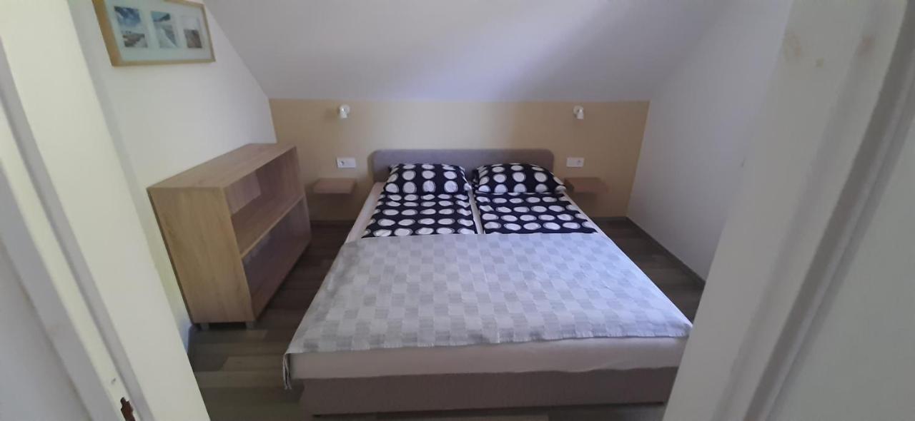 Ancsi Apartmanhaz Balatonlelle Buitenkant foto