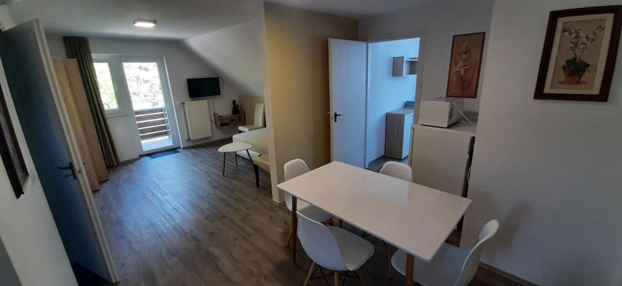 Ancsi Apartmanhaz Balatonlelle Buitenkant foto