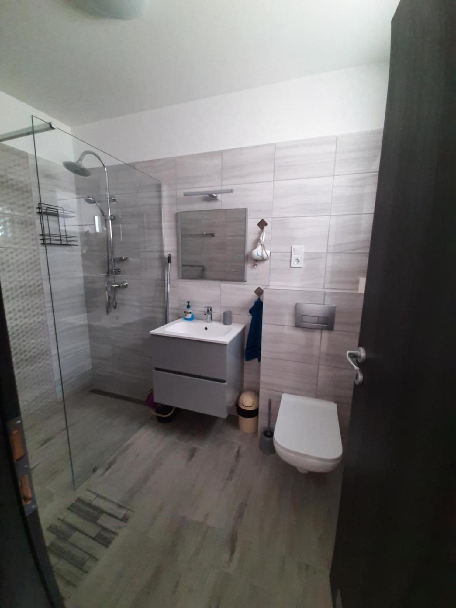 Ancsi Apartmanhaz Balatonlelle Buitenkant foto