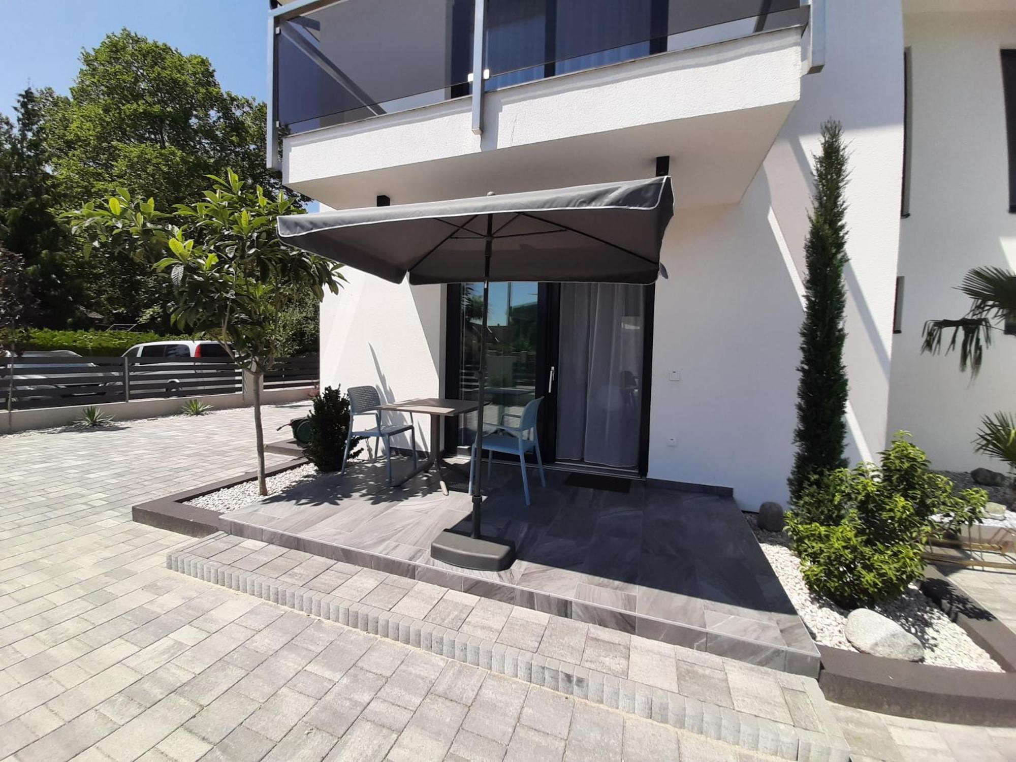 Ancsi Apartmanhaz Balatonlelle Buitenkant foto