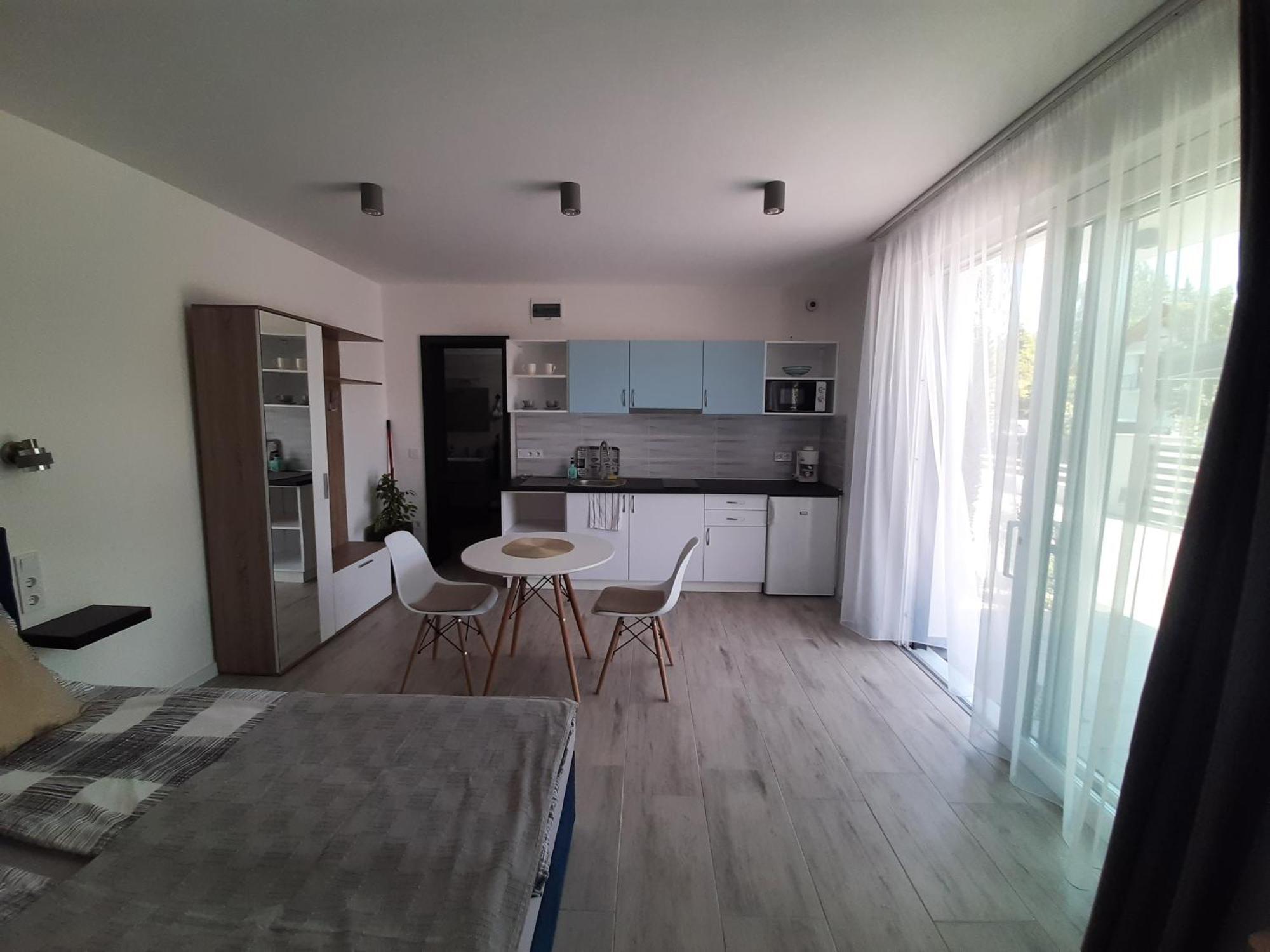 Ancsi Apartmanhaz Balatonlelle Buitenkant foto