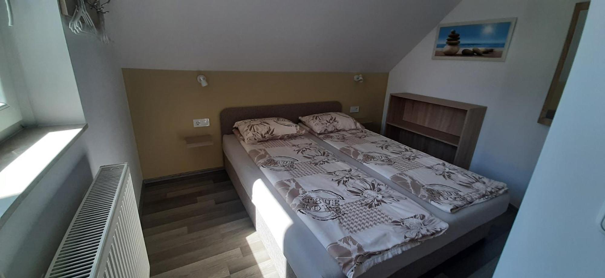 Ancsi Apartmanhaz Balatonlelle Buitenkant foto