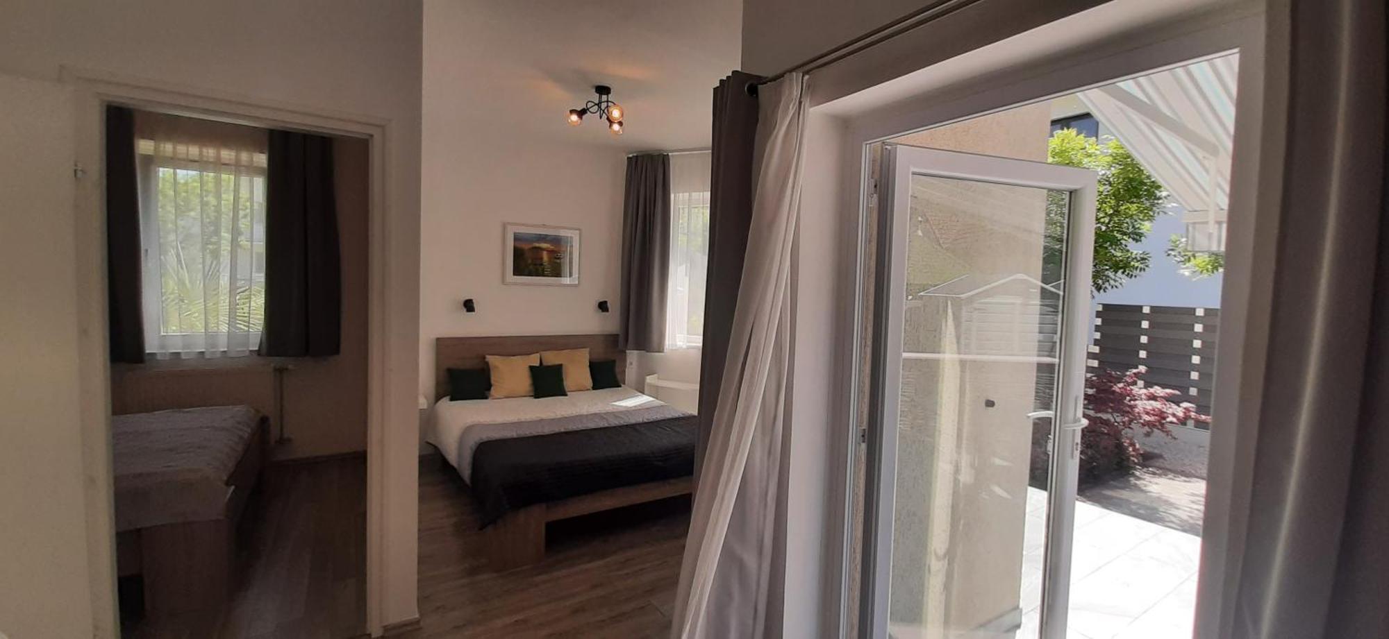Ancsi Apartmanhaz Balatonlelle Buitenkant foto