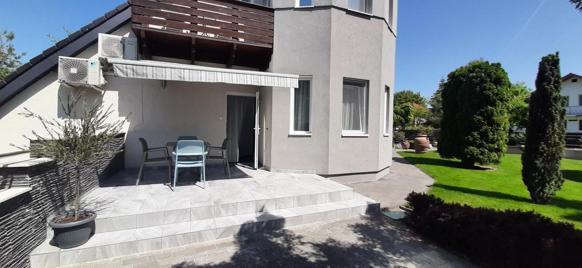 Ancsi Apartmanhaz Balatonlelle Buitenkant foto