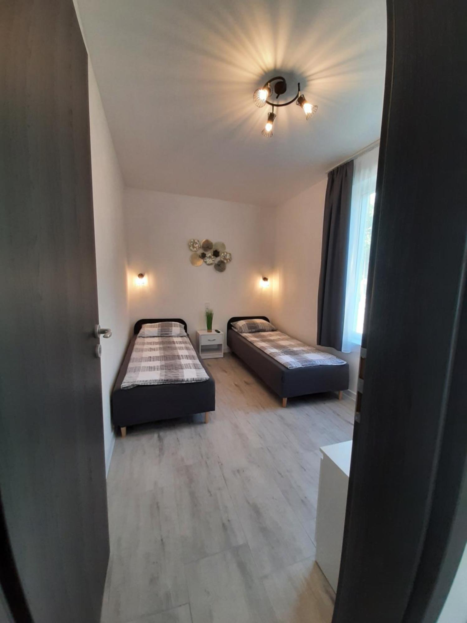 Ancsi Apartmanhaz Balatonlelle Buitenkant foto