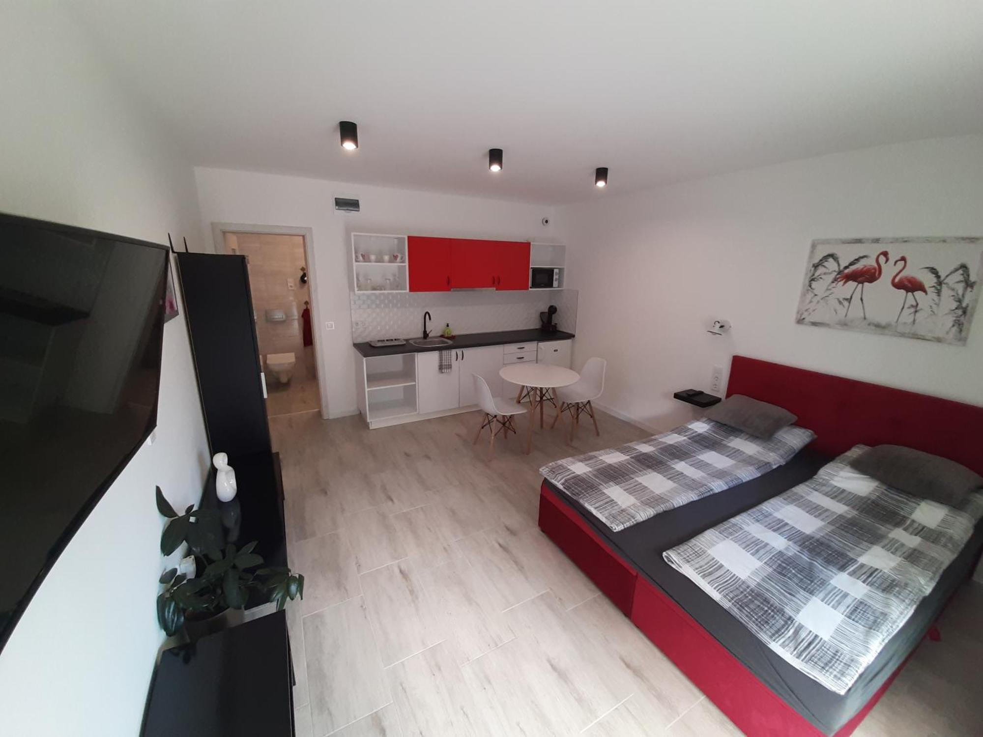 Ancsi Apartmanhaz Balatonlelle Buitenkant foto