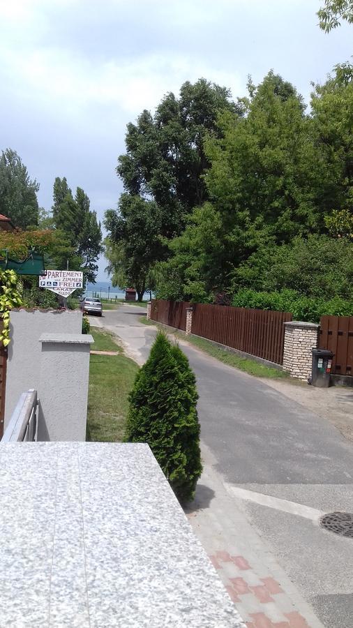 Ancsi Apartmanhaz Balatonlelle Buitenkant foto
